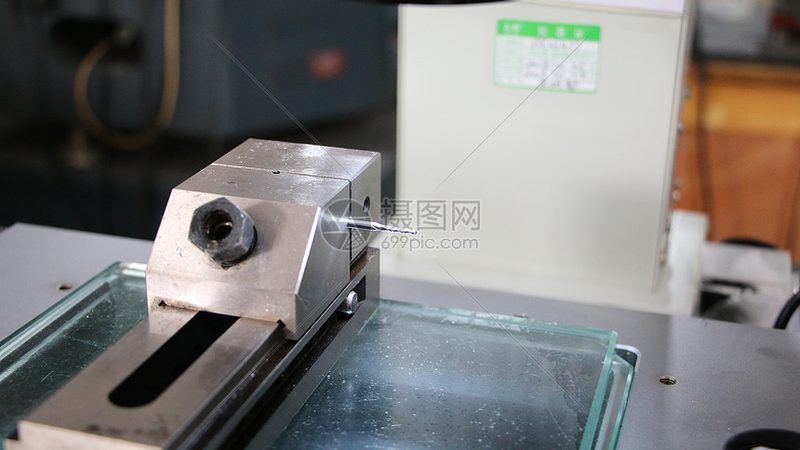 防护罩装不对，机床迟早要吃亏